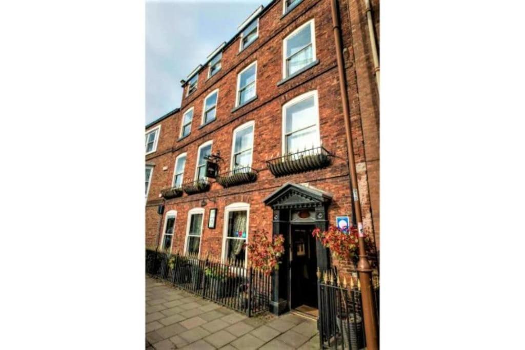 Hotel Oyo The Townhouse à Durham Extérieur photo